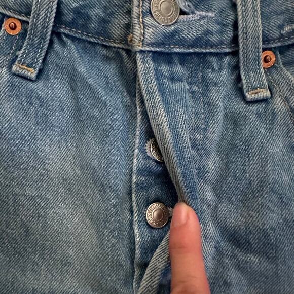 Levi’s Blue Distressed Denim Jean Short Size 27 raw hem cut out 100% cotton - Picture 3 of 8